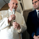 el-papa-francisco-habla-con-periodistas-a-bordo-de-avion-reuters-1