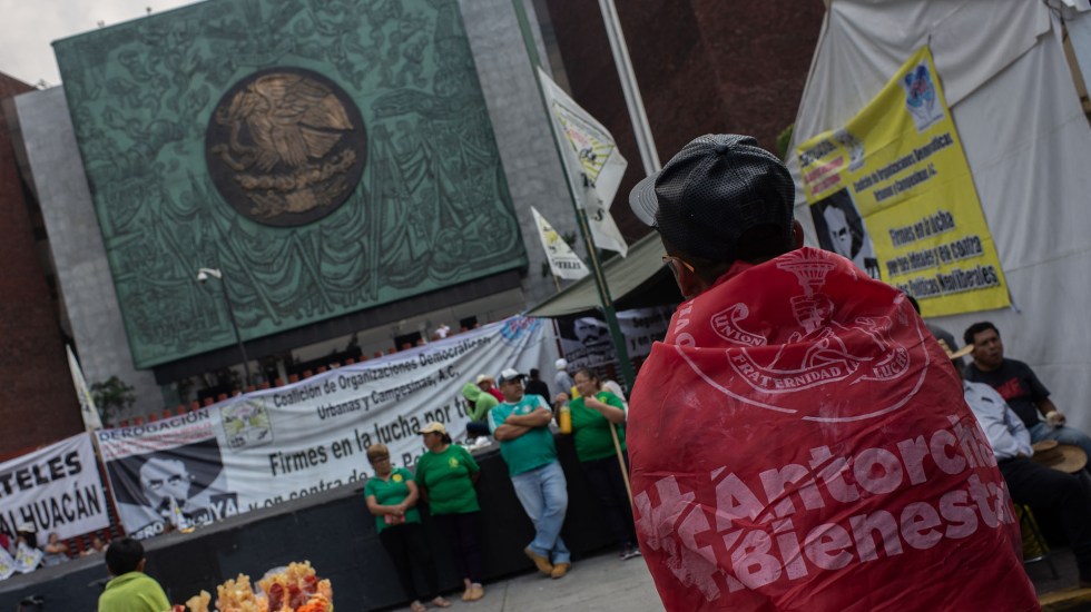 Antorcha Campesina se manifiesta en la Cámara de Diputados