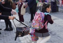 Padres de familia recaban firmas para frenar el cierre adelantado del ciclo escolar por el Mundial y ola de calor