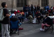 Hasta muertos cobran en escuelas de la CNTE