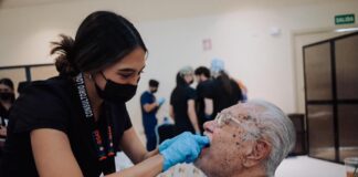 Apoya Toño Astiazarán a adultos mayores con más de 2 mil prótesis dentales a través de Construyendo Sonrisas