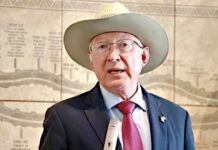 Ken Salazar afirma que no “mintió” sobre captura de ‘El Mayo’; “no era nuestro avión ni nuestra operación”
