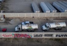 SAT ‘castiga’ a 180 empresas por huachicol fiscal: Las da de baja por contrabando de combustible