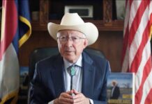 Ken Salazar cuestiona actuar de agentes del ICE contra migrantes; “lo que estamos viendo hoy en EU está mal” expresa