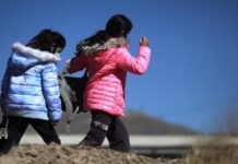 Hasta 26 mil niños migrantes van a juicio de deportación sin abogado en EEUU